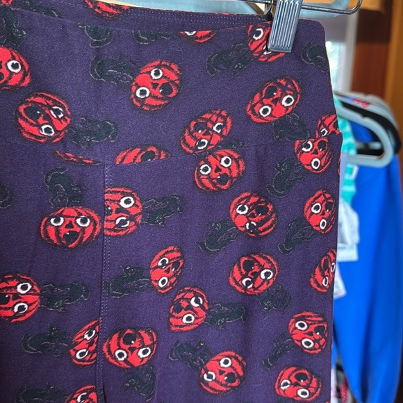 NWOT LuLaRoe Halloween Pumpkins Black Cats Leggings Purple Orange Size OS (2-10) - Picture 3 of 6